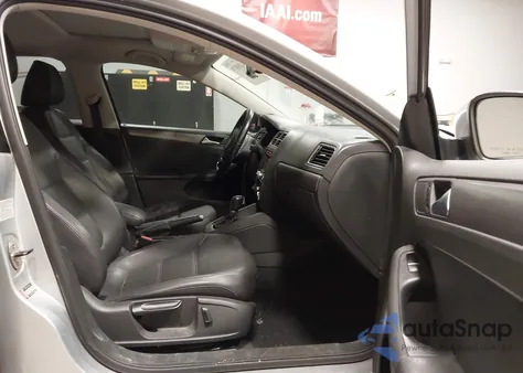 2013 Volkswagen Jetta 2.0L Tdi z USA, uszkodzony, nr VIN 3VWLL7AJ4DM390850